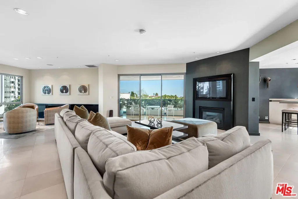 10490 Wilshire Boulevard 604, Los Angeles, California, United States. - Photo 5