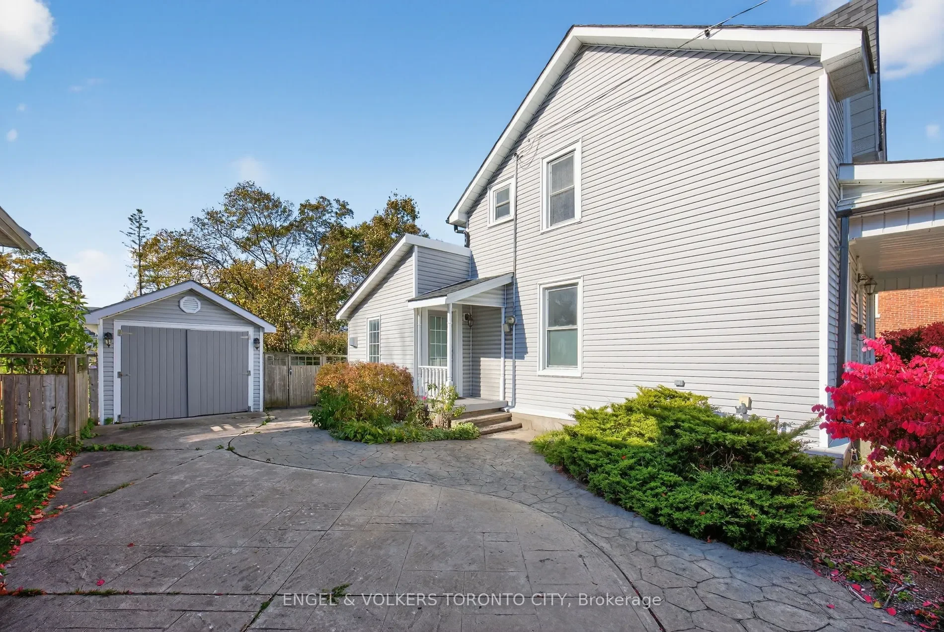 Exterior photo 4