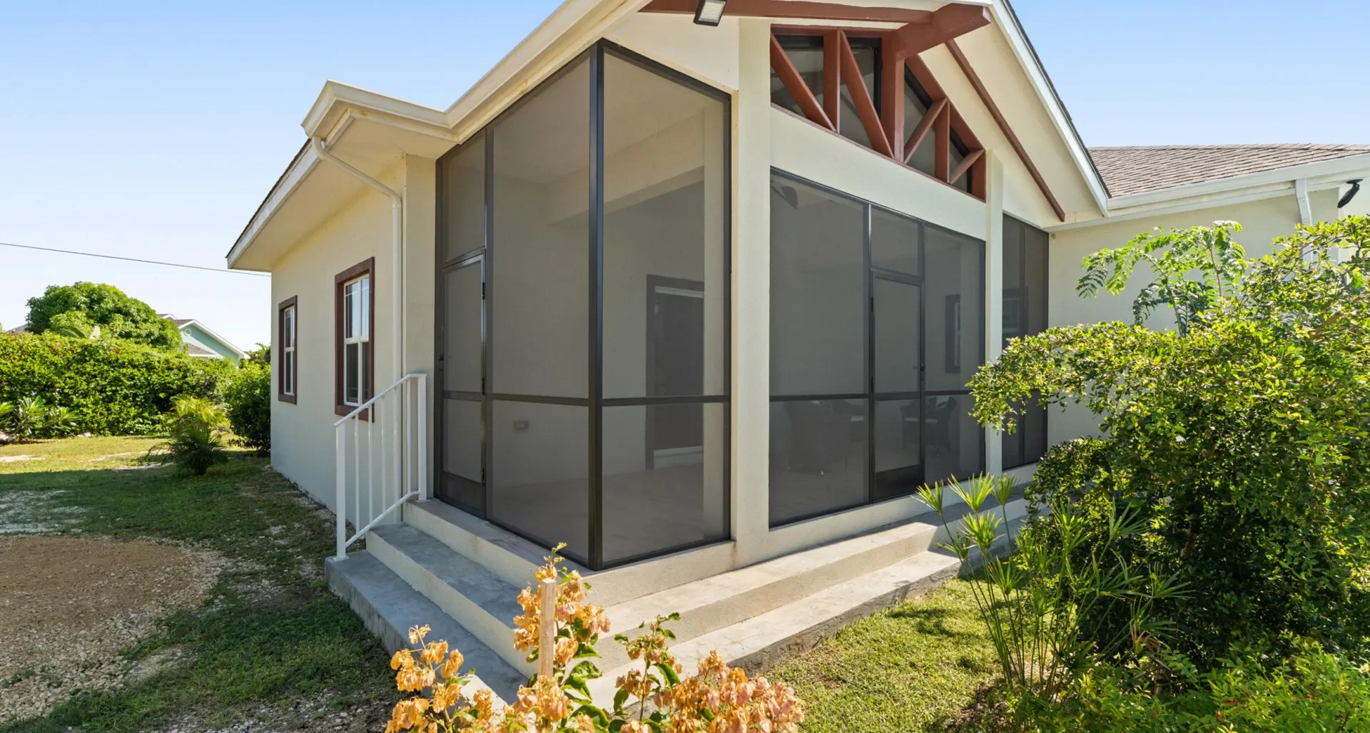 Exterior photo 1