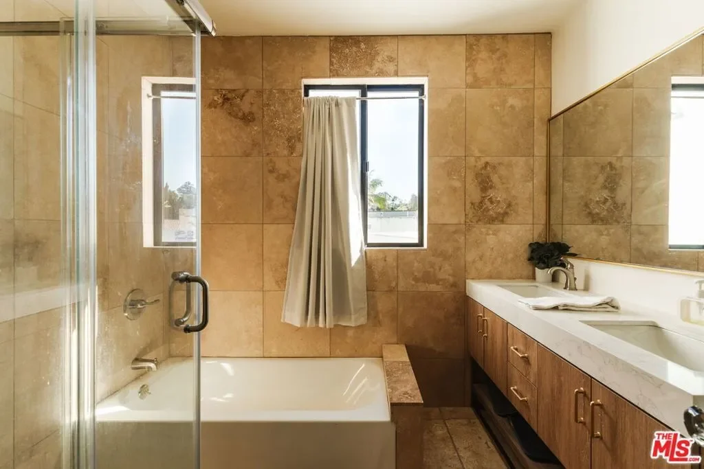 2060 High Tower Drive, Los Angeles, California, United States. - Photo 1