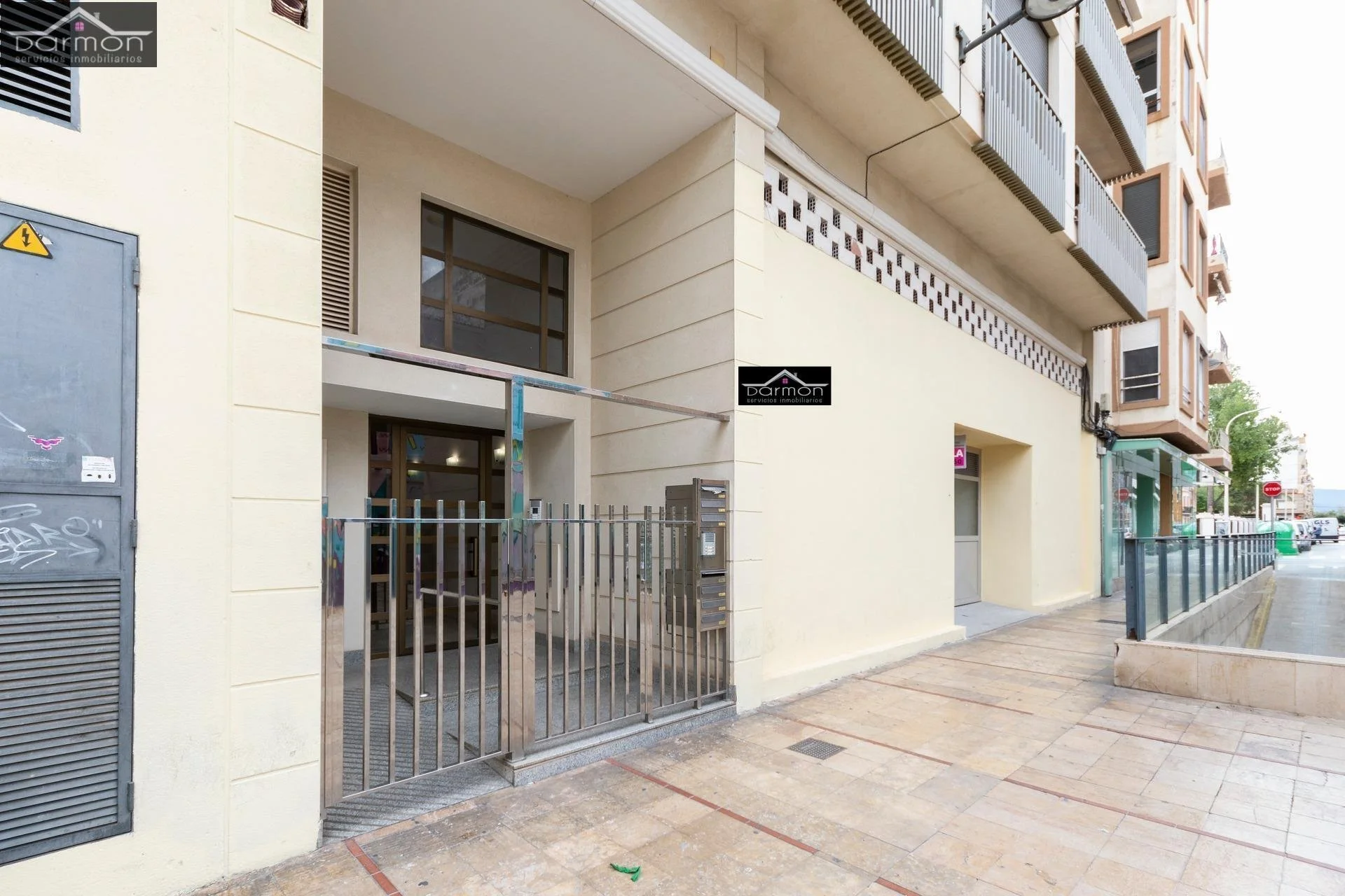 Exterior photo 9