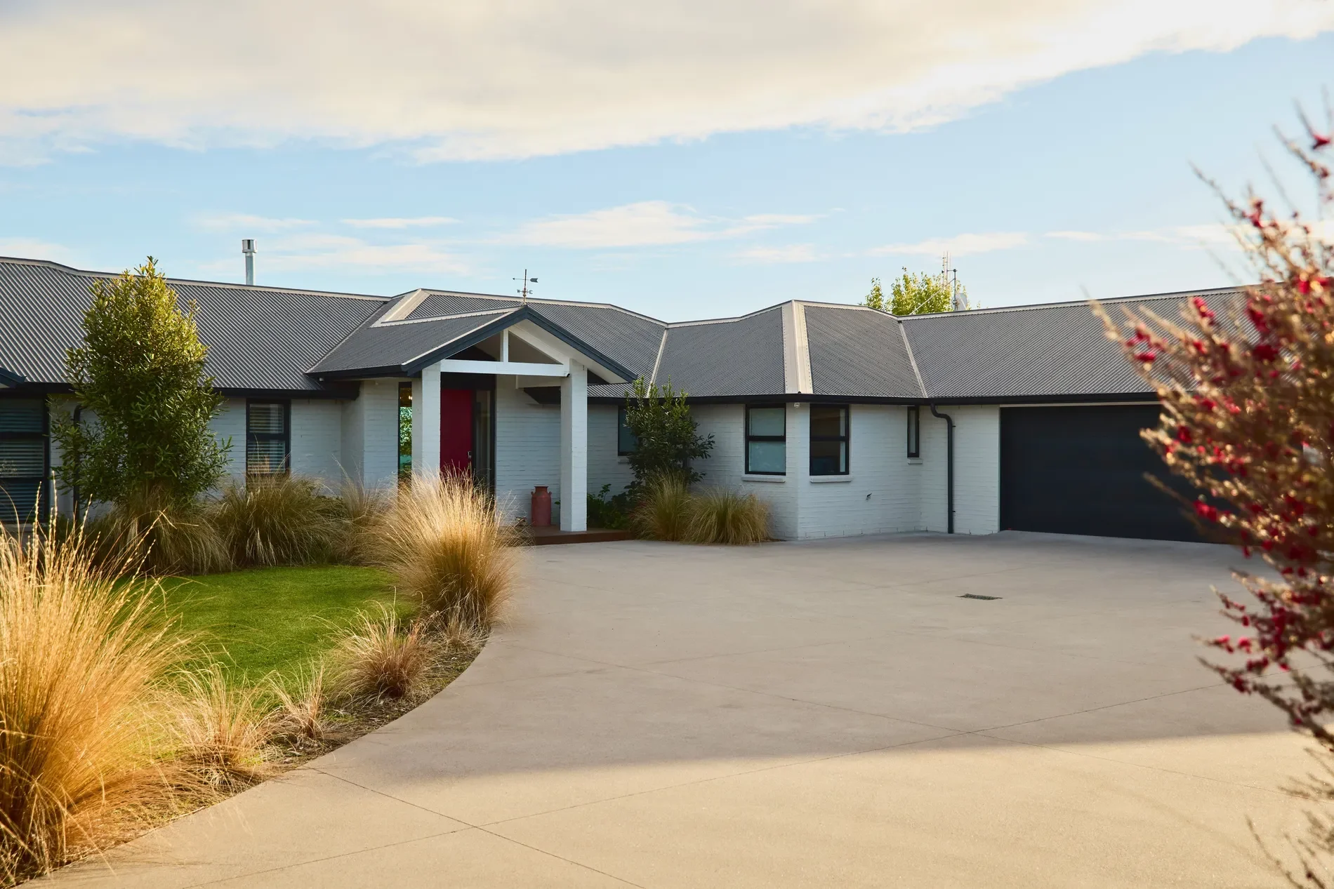 Exterior photo 2