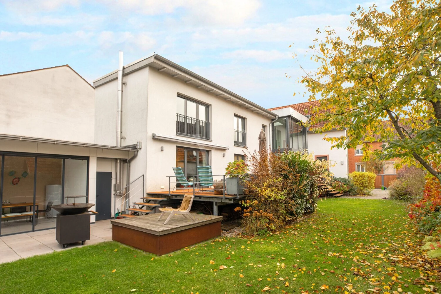 Exterior photo 6