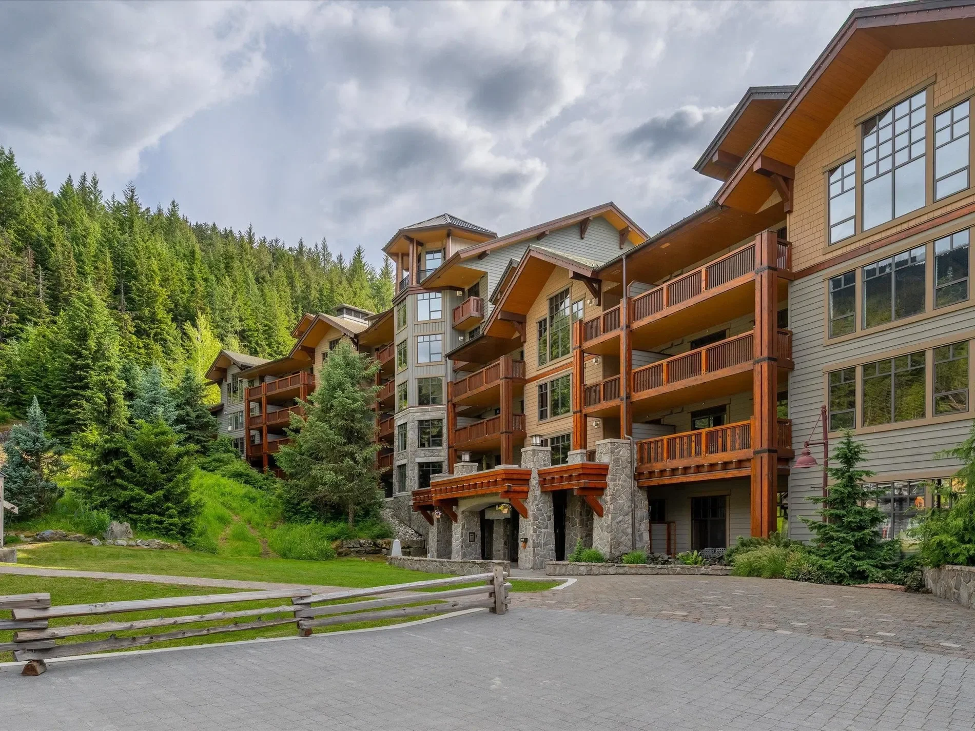 Exterior photo 6