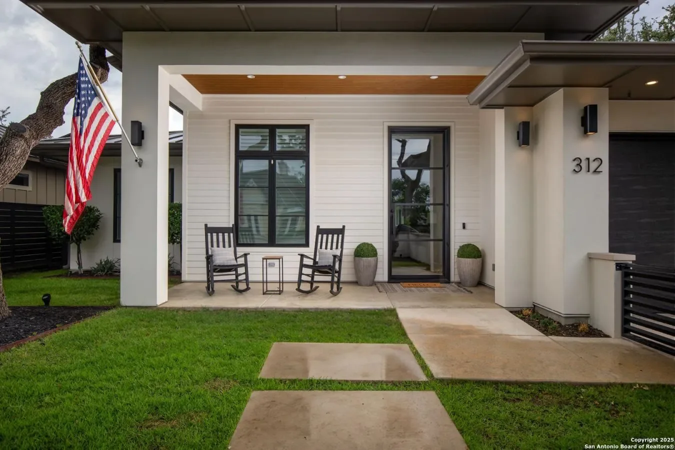 Exterior photo 5