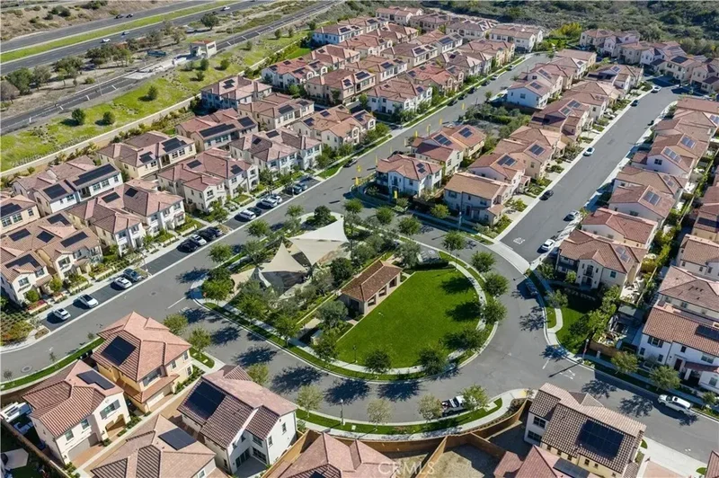 126 Sunnyside, Irvine, California, United States. - Photo 34