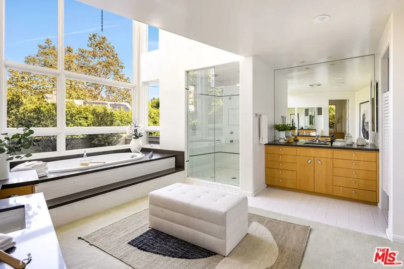 222 Avondale Avenue, Los Angeles, California, United States. - Photo 39