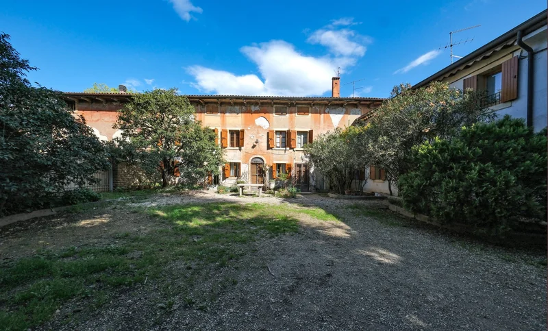 Ancient Venetian court in Verona with manor house