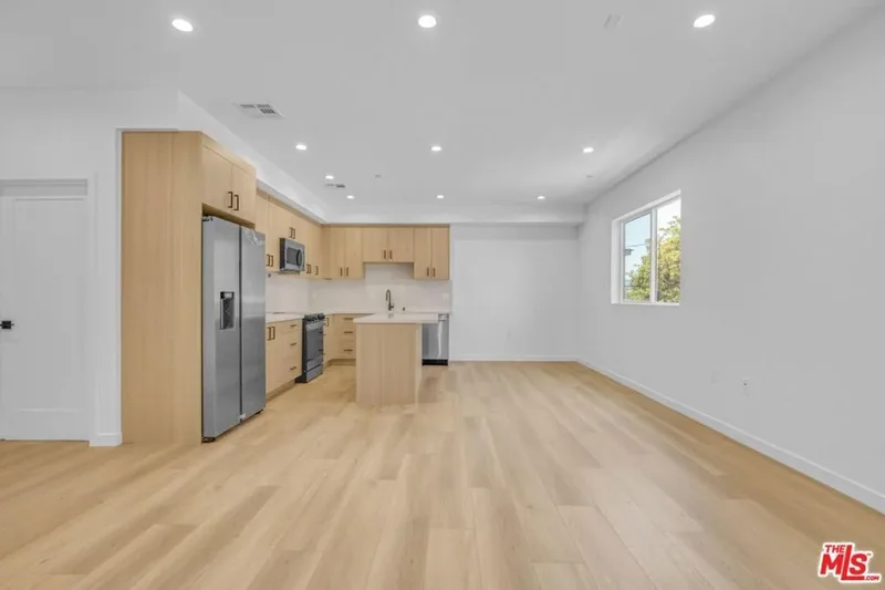 10828 Hesby Street, Los Angeles, California, United States. - Photo 46