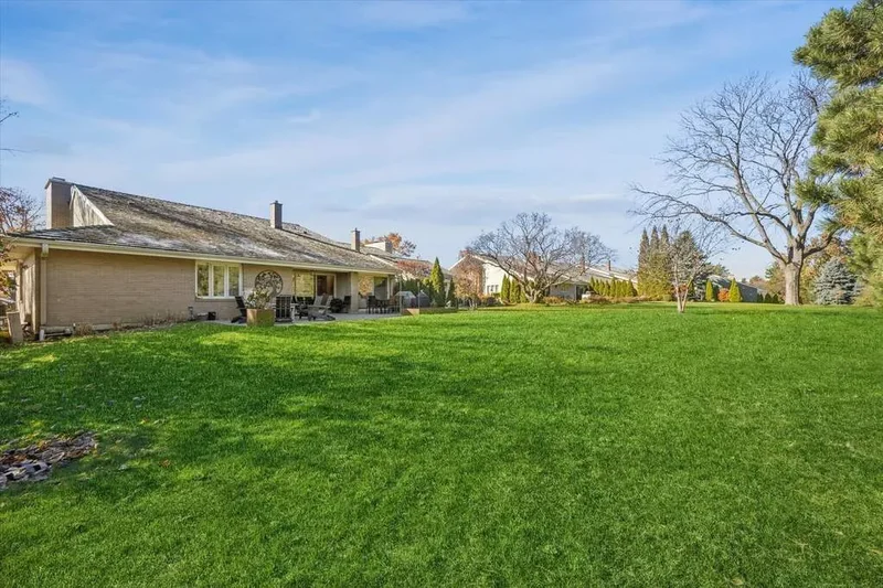 165 Briarwood North, Oak Brook, IL, 60523, USA, Oak Brook, Illinois, United States. - Photo 26
