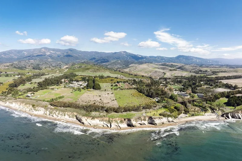 1 Beach Road , Santa Barbara, CA 93117, Goleta, California, United States. - Photo 4