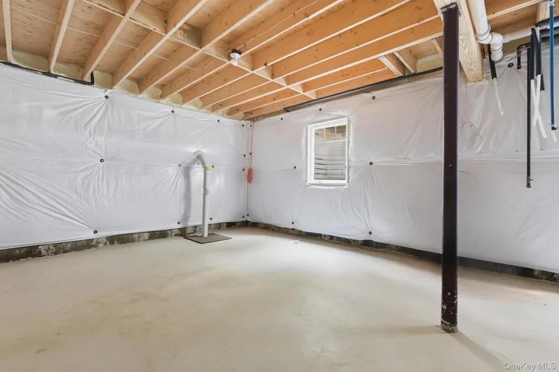 35 Evergreen Avenue, Coram, New York, United States. - Photo 21