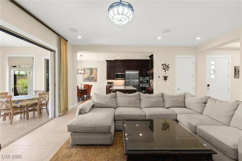 6810 Silver Crescent Street, Las Vegas, Nevada, United States. - Photo 11