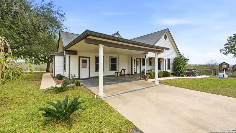 226 Broken Arrow, Floresville, TX 78114, Floresville, Texas, United States. - Photo 30