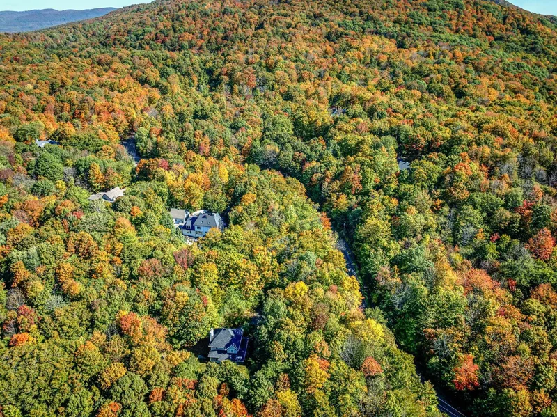 120 Rue des Irlandais, Bromont, Quebec, Canada. - Photo 46