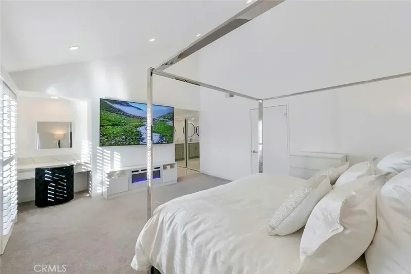 918 Hyde Court, Costa Mesa, California, United States. - Photo 24