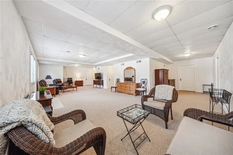 1012 Country Club Dr, Penn Twp, PA 15644, Jeannette, Pennsylvania, United States. - Photo 35