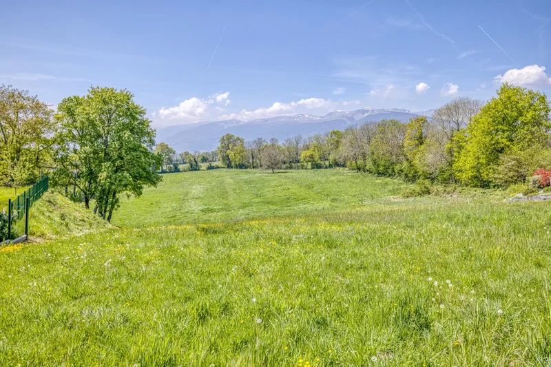 Building Plot On The Heights Of Grilly