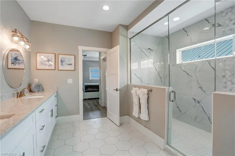 661, Fort Myers Beach, Florida, United States. - Photo 16