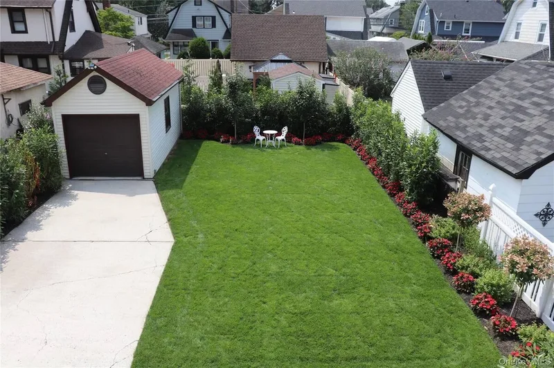 56 Floral Parkway, North New Hyde Park, New York, United States. - Photo 18