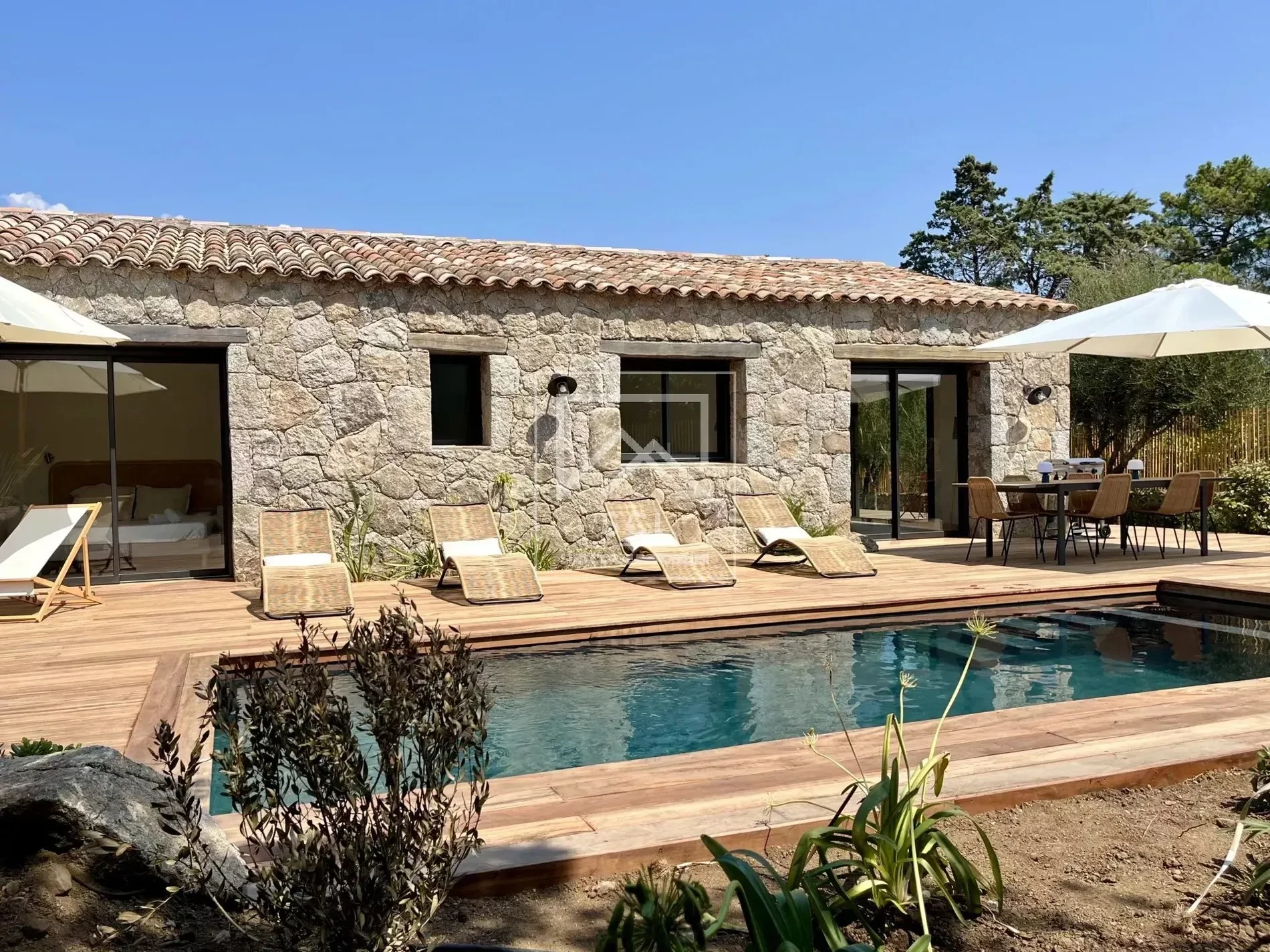 Exterior photo 7