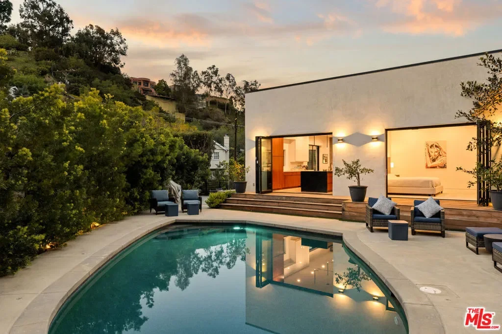 8446 Kirkwood Drive, Los Angeles, California, United States. - Photo 13