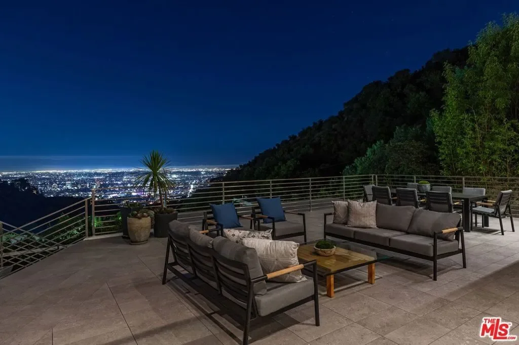 1895 Rising Glen Road, Los Angeles, California, United States. - Photo 30