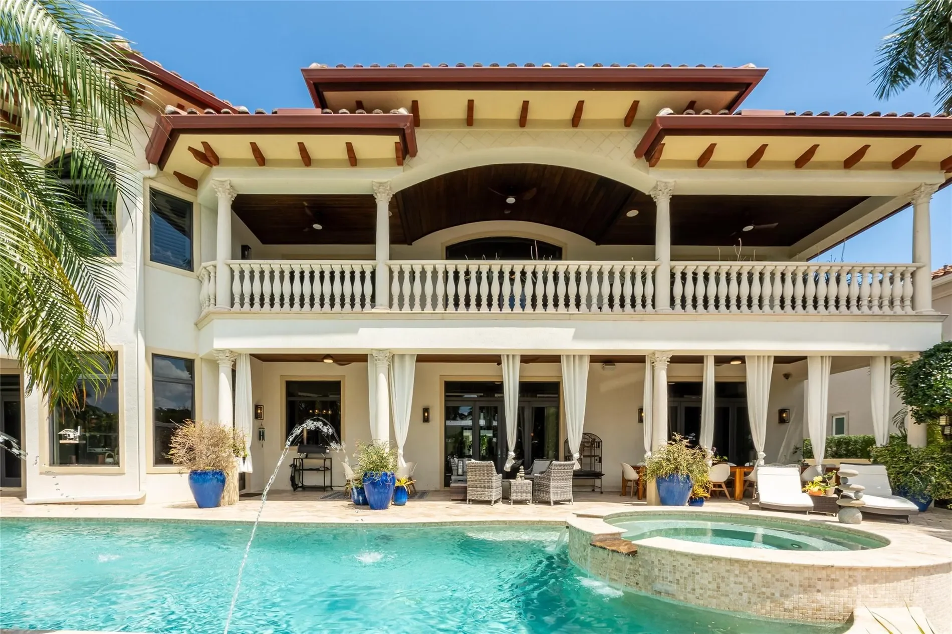 Exterior photo 8