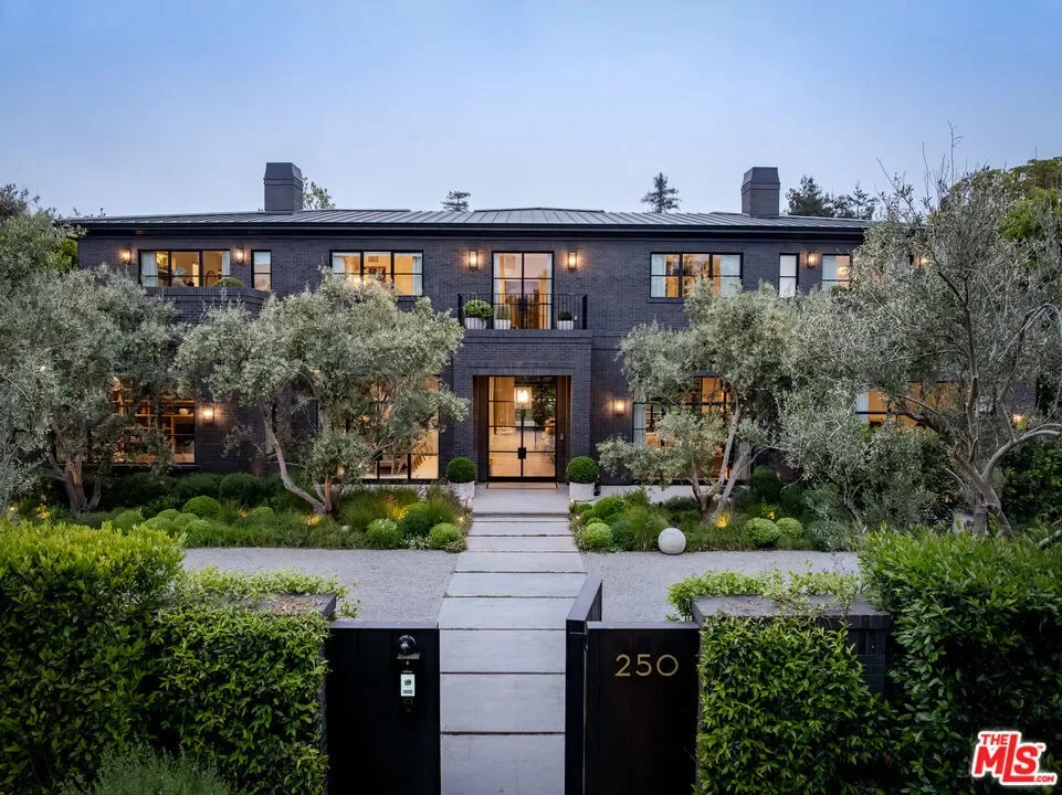 250 S Rockingham Avenue, Los Angeles, California, United States. - Photo 7