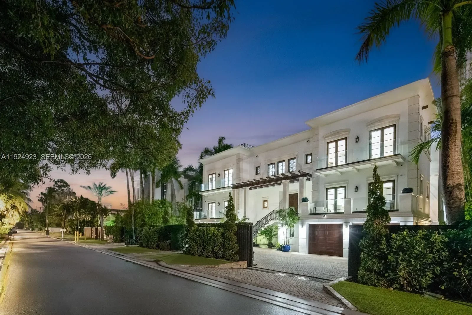 Exterior photo 9