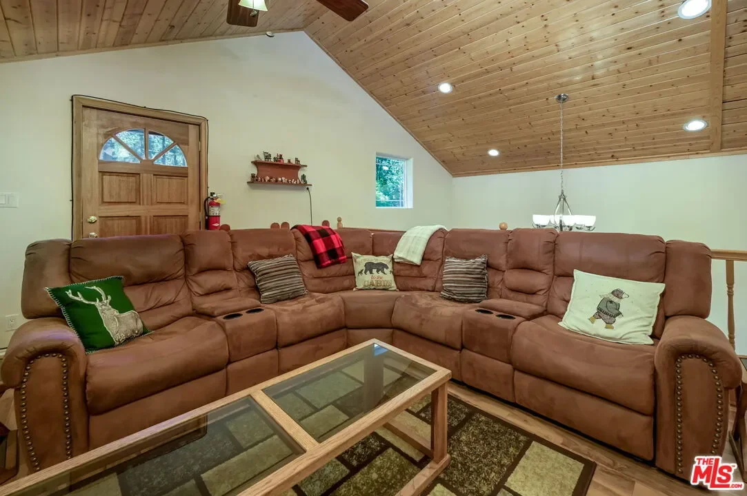 42632 Cedar Ave, Big Bear Lake, California, United States. - Photo 12