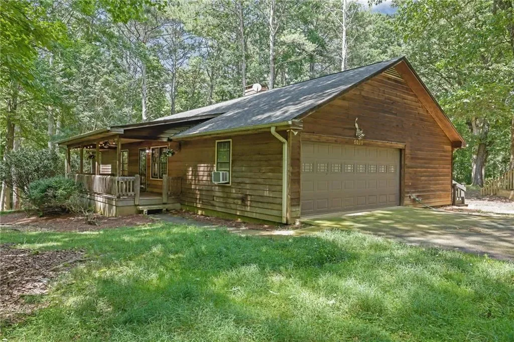 Exterior photo 6