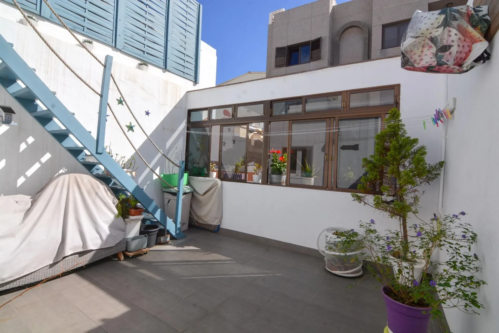 Exterior photo 2