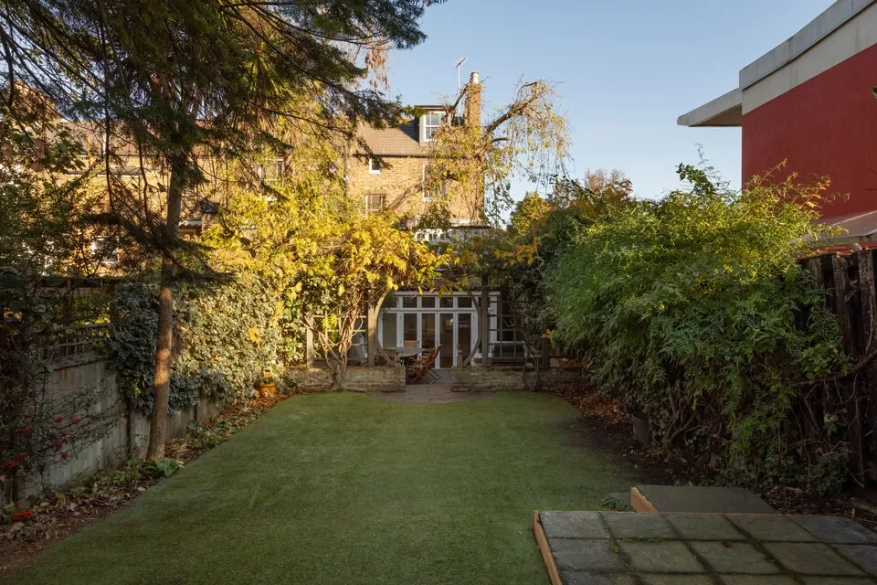 Exterior photo 3
