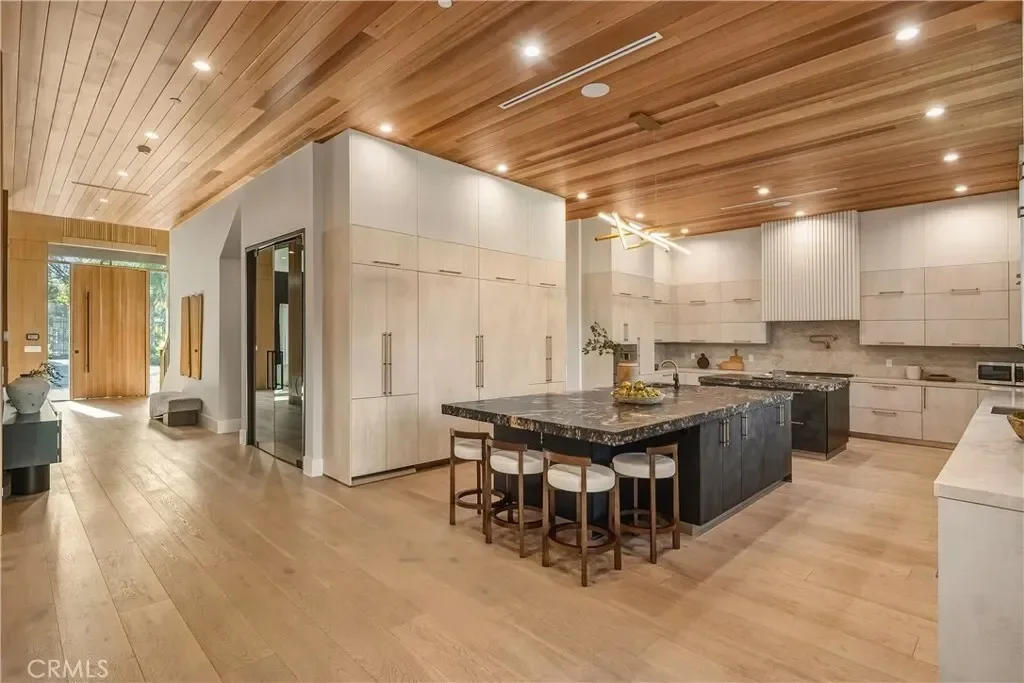 20511 Wells Drive, Los Angeles, California, United States. - Photo 15
