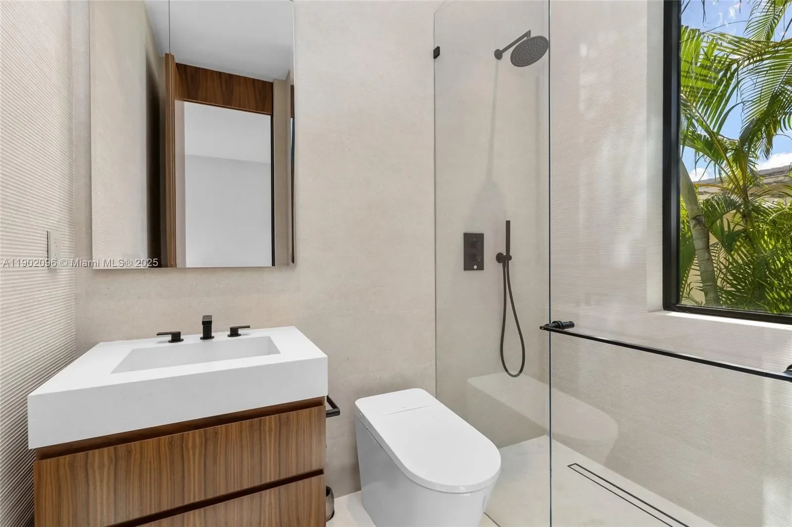 11404 N Bayshore Dr, North Miami Beach, Florida, United States. - Photo 47