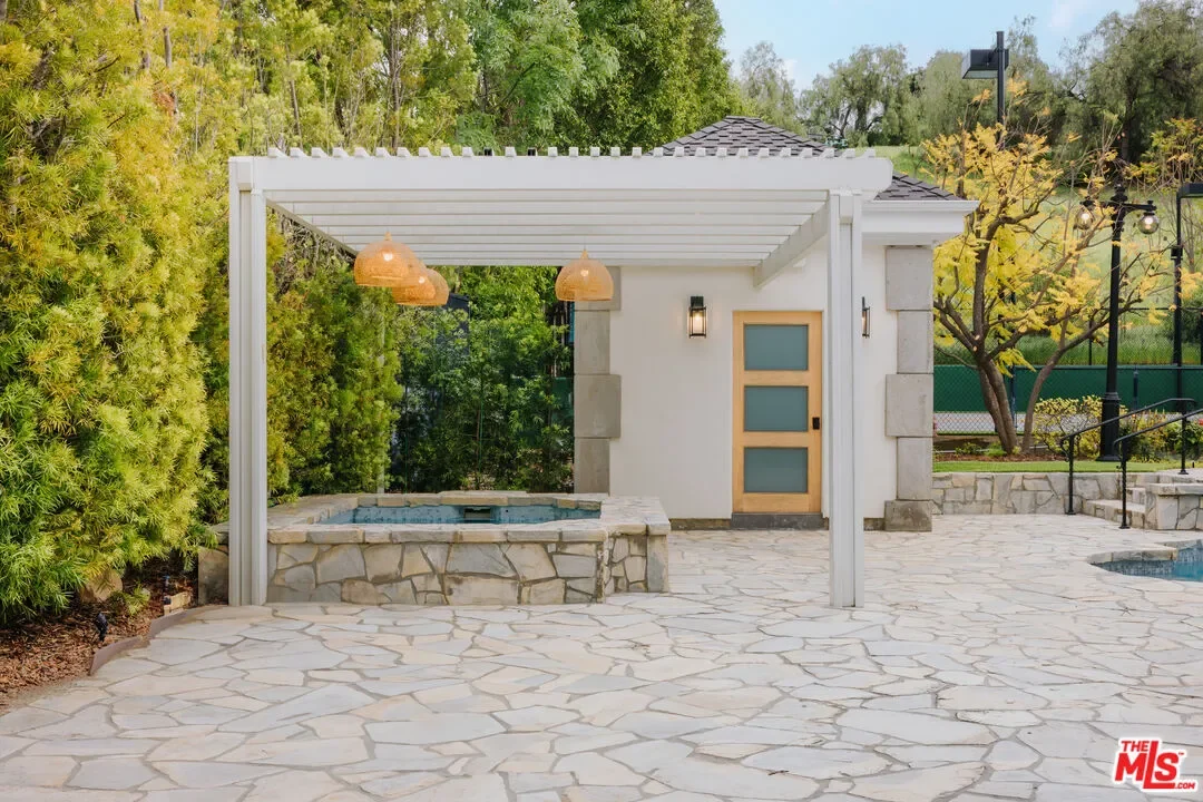 20608 Chatsboro Dr, Los Angeles, California, United States. - Photo 8