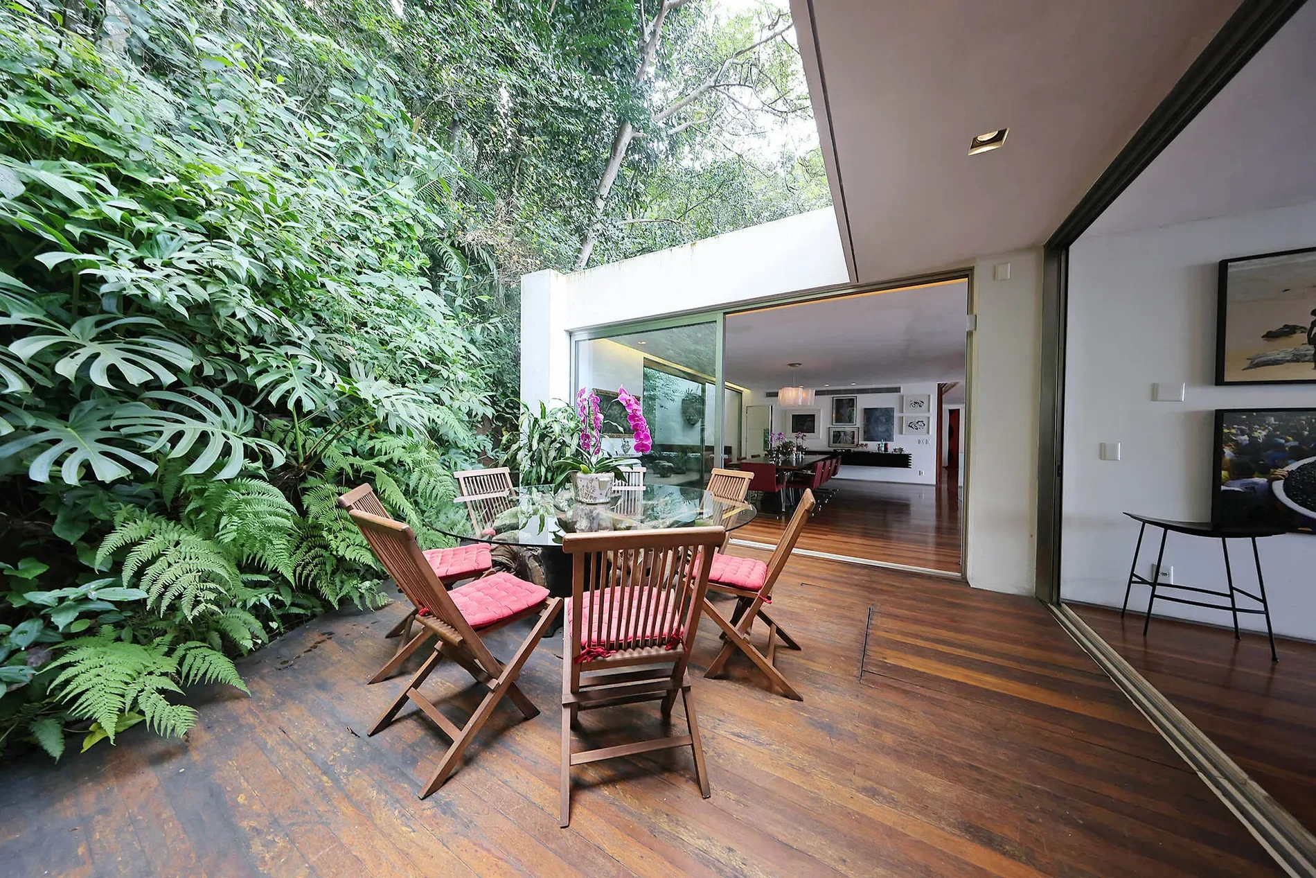 Exterior photo 3