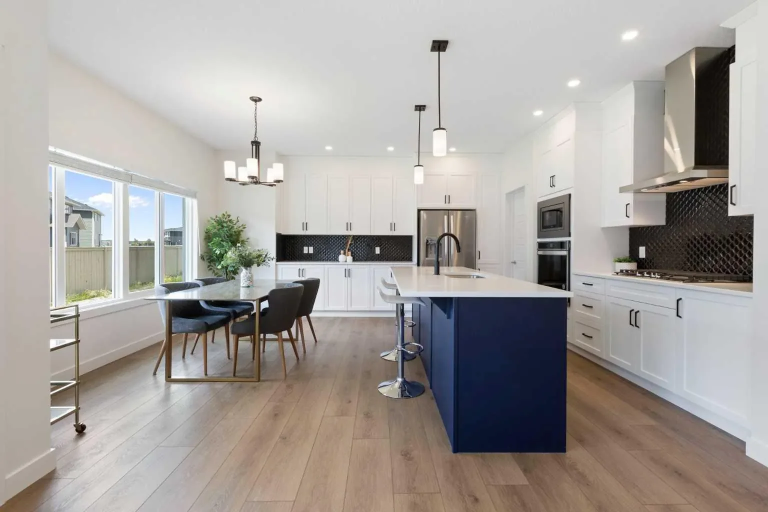1635 Baywater Street SW, Airdrie, Alberta, Canada. - Photo 15