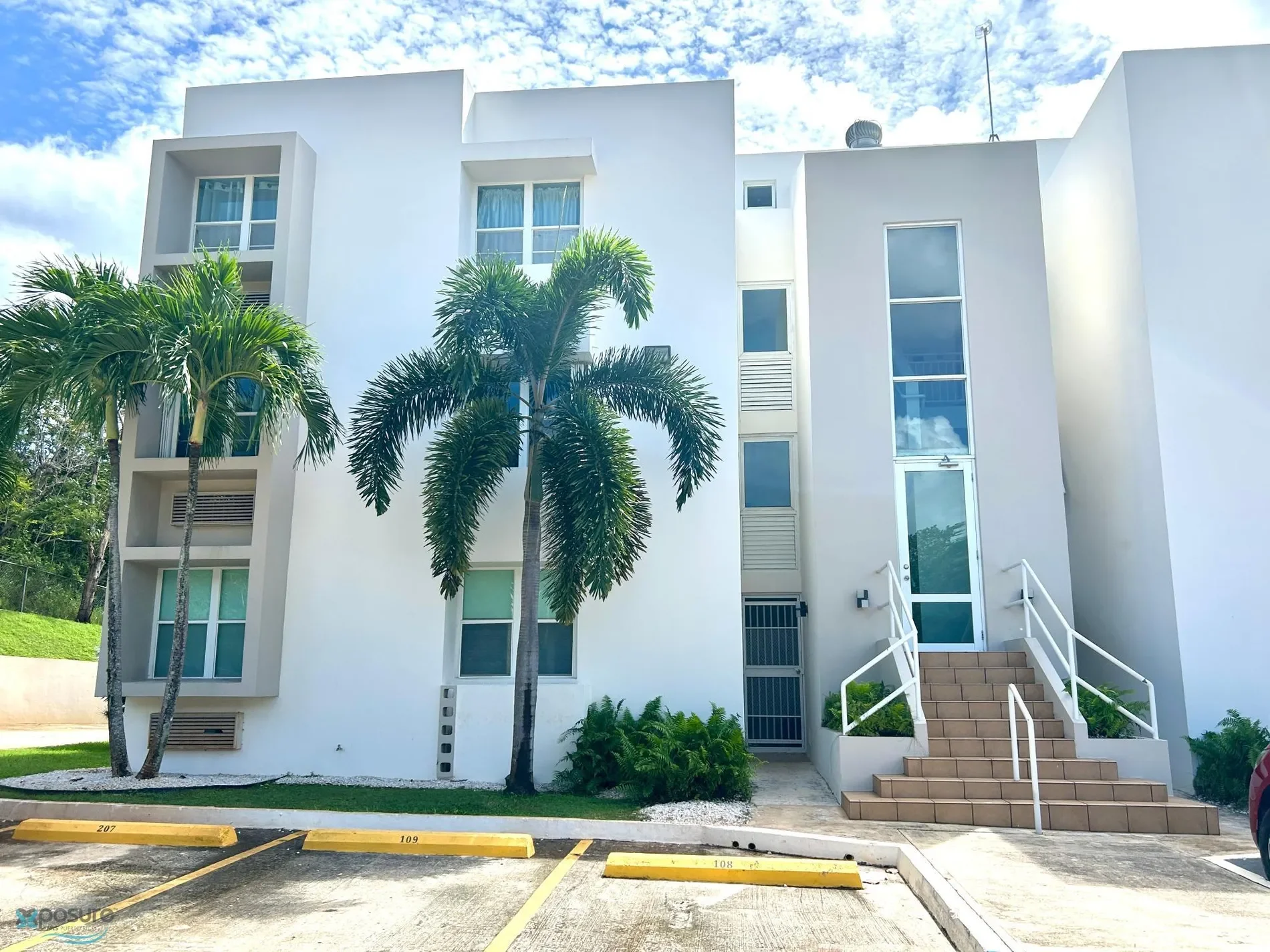 Exterior photo 2