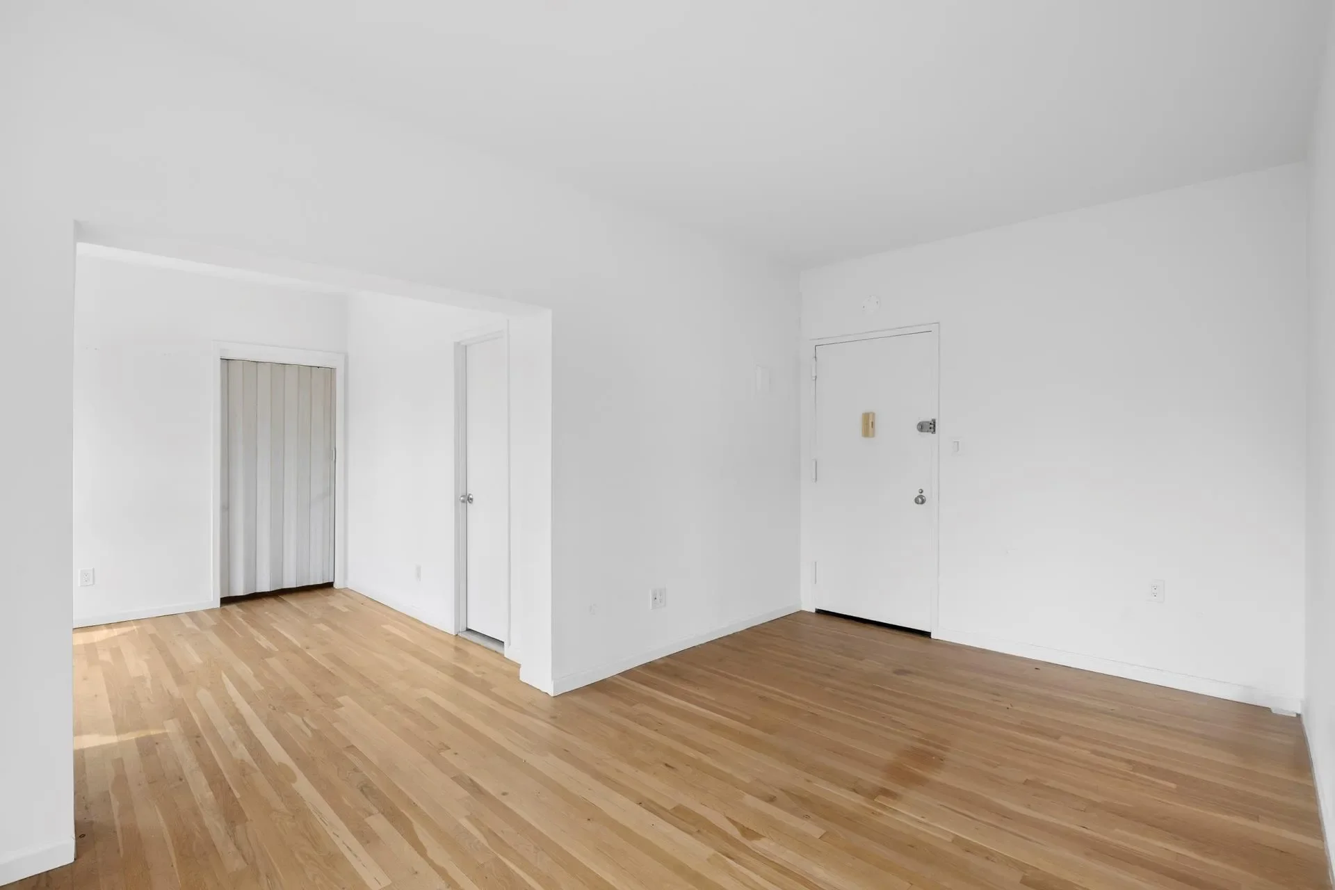 THE WALTON, 104 W 70TH ST, New York, New York, United States. - Photo 3