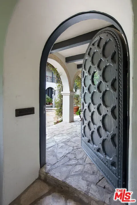 703 Walden Drive, Beverly Hills, California, United States. - Photo 31