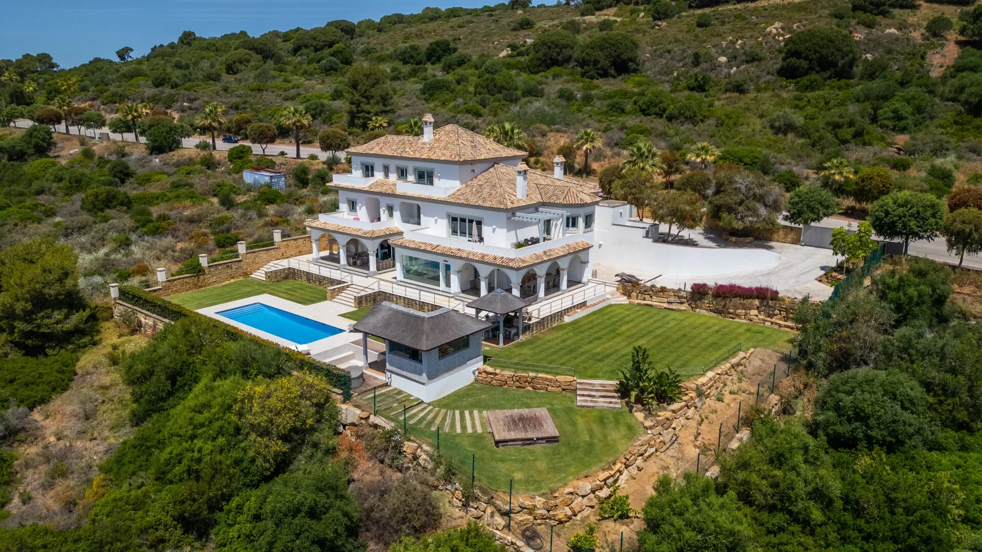 Exterior photo 5