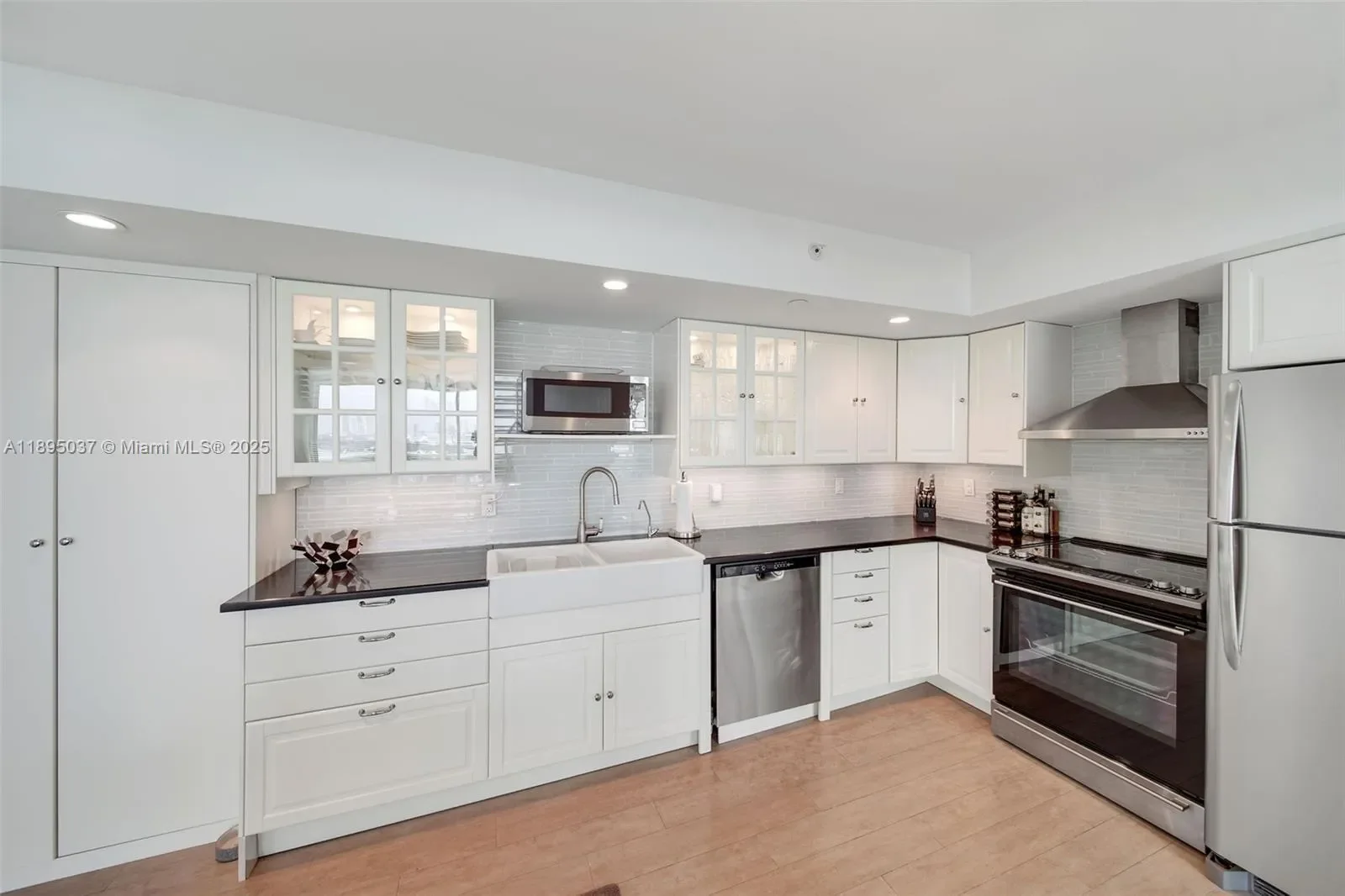 650 West Ave 2107, Miami Beach, Florida, United States. - Photo 8