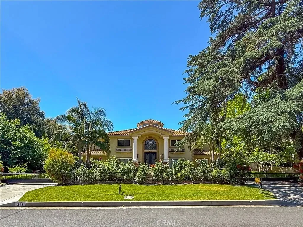 202 W Lemon Avenue, Arcadia, California, United States. - Photo 2