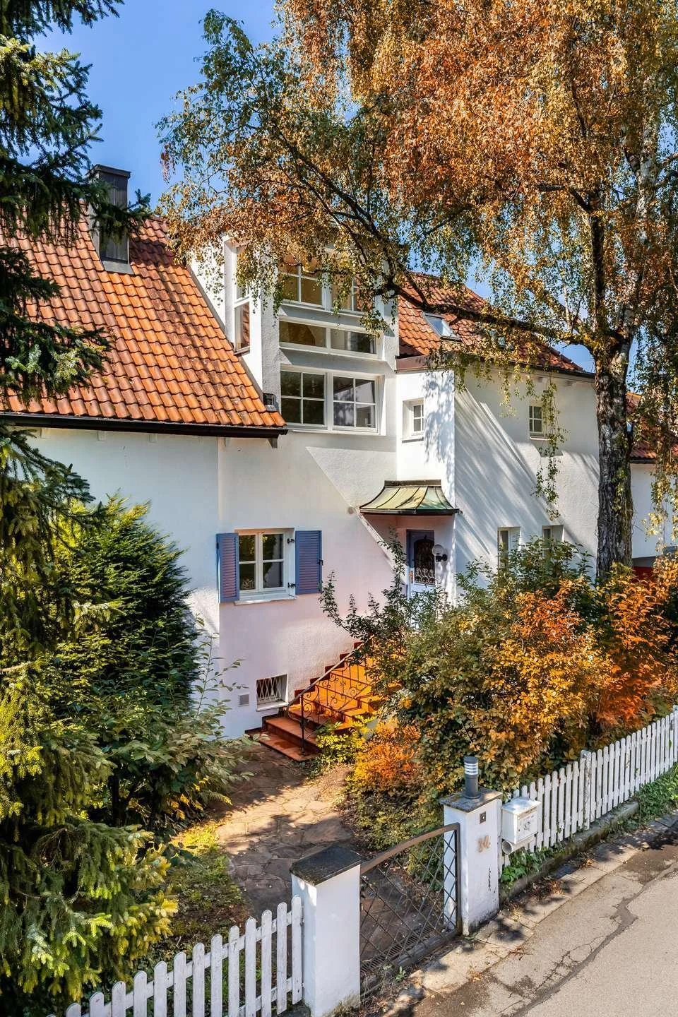 Exterior photo 2