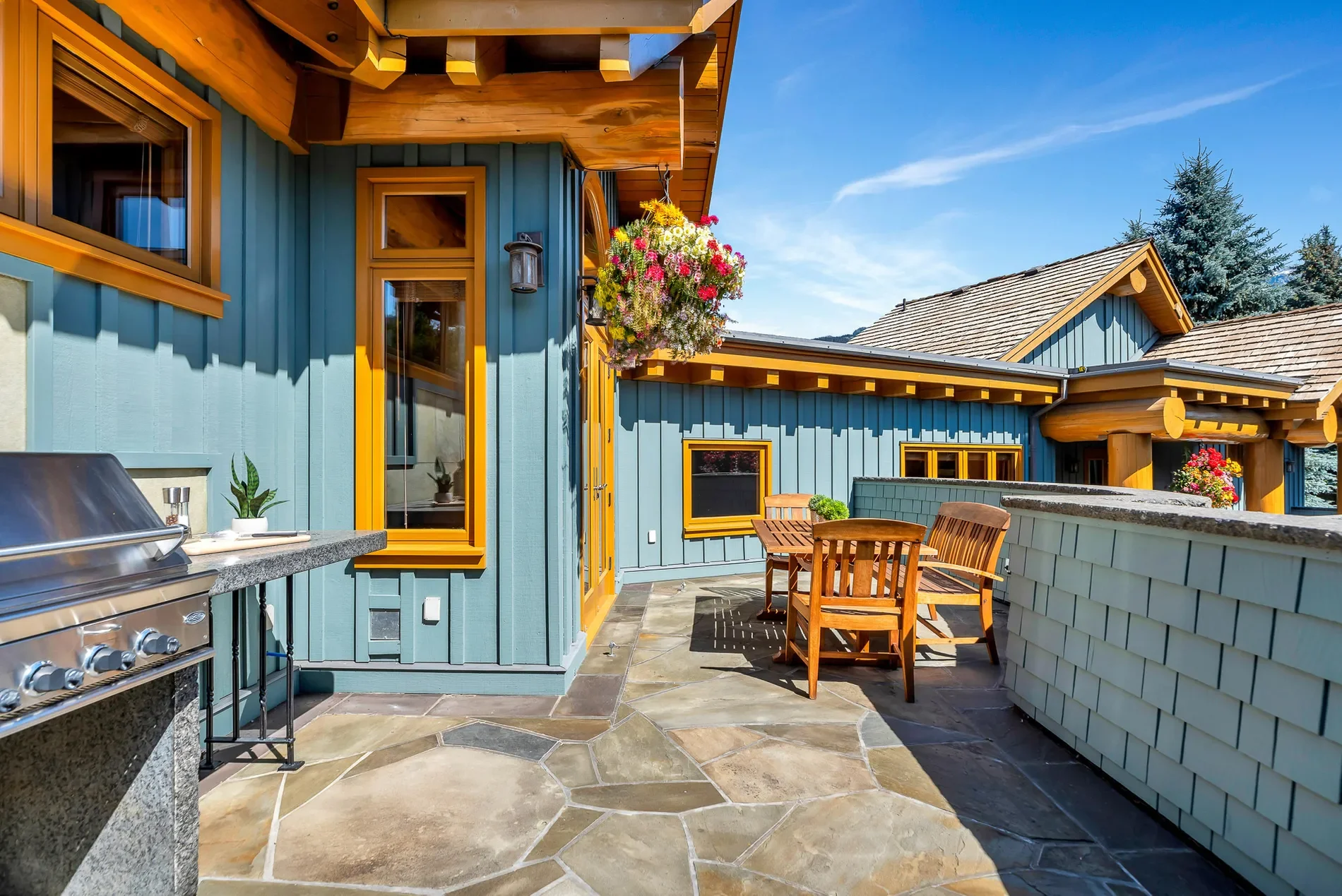 Exterior photo 5