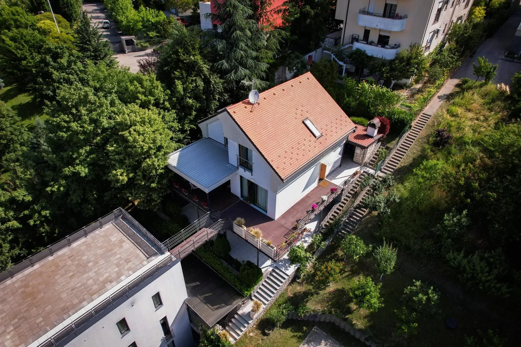 Exterior photo 10