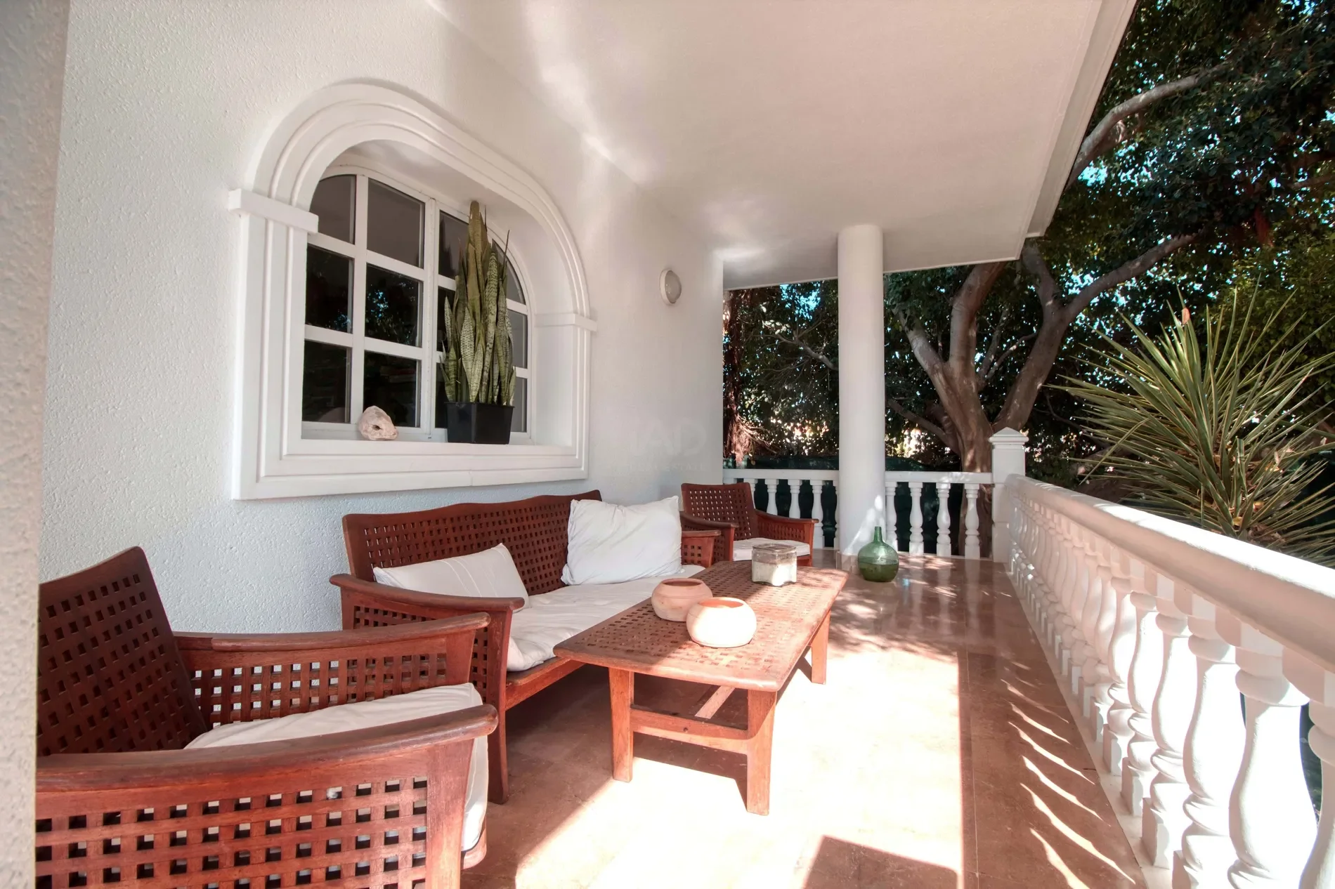 Exterior photo 7