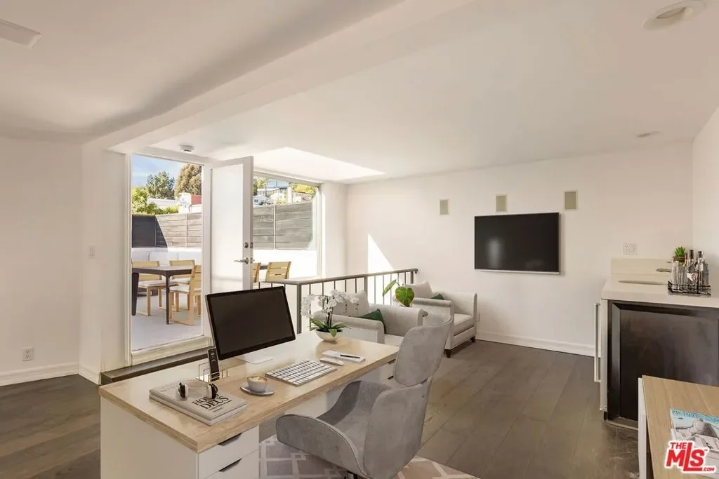 1129 Larrabee Street 14, Los Angeles, California, United States. - Photo 9